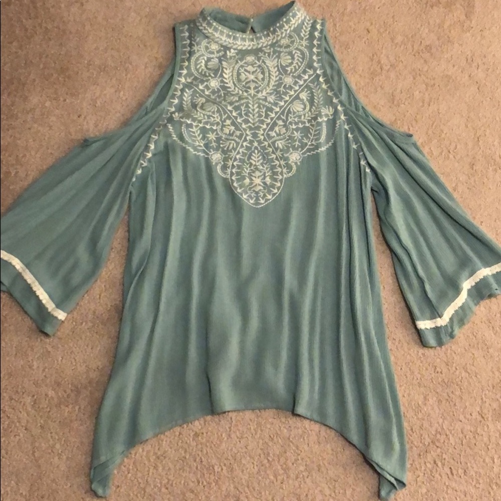 Embroidered open sleeve top size M